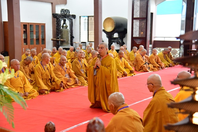 Đại đức Thích Trung Hiếu, Phó Thư ký kiêm Chánh Văn phòng Ban Trị sự GHPGVN Q.10 báo cáo số lượng hành giả Bố-tát