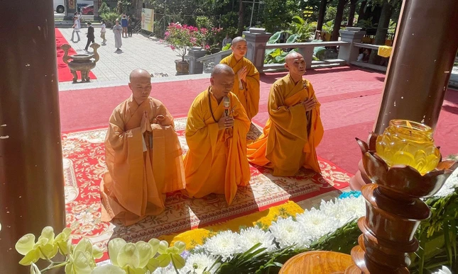 Môn đồ đệ tử tác bạch