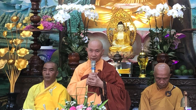 Hòa thượng Thích Nguyên Quang đạo từ chứng minh