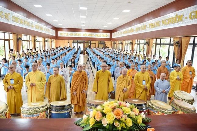 Chư tôn đức chứng minh