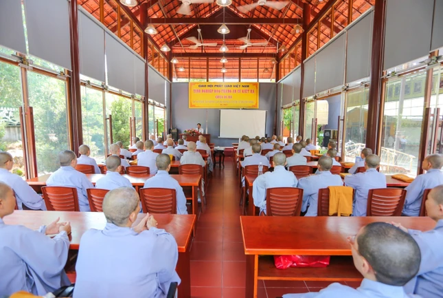 Tại trường hạ chùa Di Đà