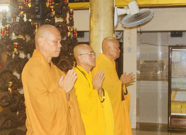 Trang nghiêm khóa lễ Tam bảo Trang nghiêm khóa lễ Tam bảo