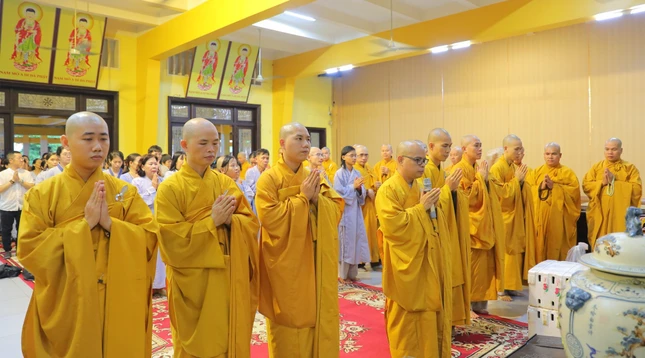 Tác bạch cúng dường tại trường hạ chùa Vĩnh Nghiêm