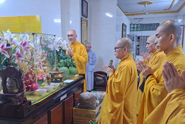 Cúng dường tại trường hạ chùa Phật Đà Cúng dường tại trường hạ chùa Phật Đà