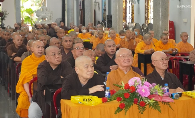 Chư tôn đức Ban Chứng minh GHPGVN Q.Gò Vấp cùng Tăng Ni tham dự buổi sinh hoạt tập trung