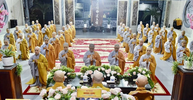 Chư hành giả Ni trường hạ chùa Kim Sơn báo cáo sơ nét về an cư tại trường hạ