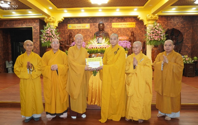 Đoàn Phật giáo TP.HCM thăm, cúng dường tại trường hạ chùa Minh Đạo