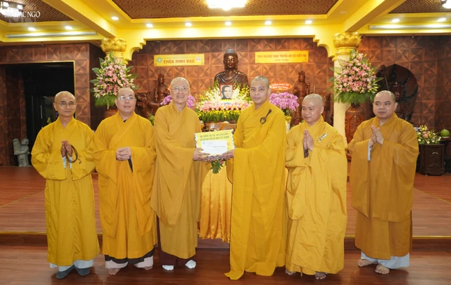 Đoàn Phật giáo TP.HCM thăm, cúng dường tại trường hạ chùa Minh Đạo