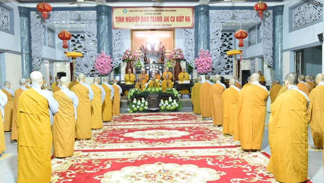 Thăm và cúng dường tại trường hạ chùa Kim Sơn