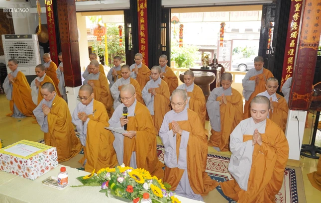 Sư cô Thích nữ Viên Thông báo cáo sơ lượt về an cư tại trường hạ Phước Hòa