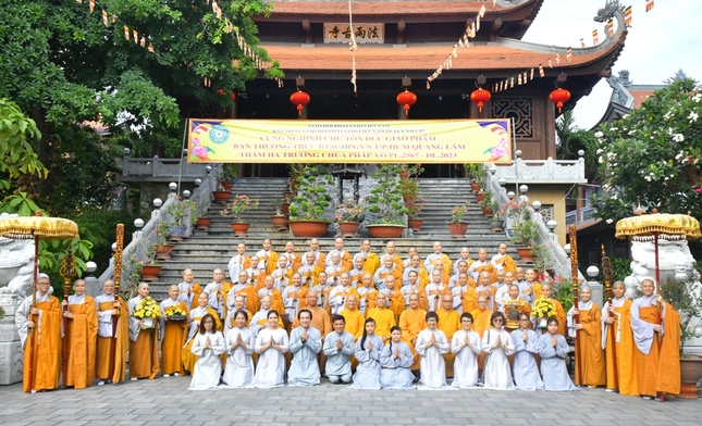 Chư tôn đức lưu niệm tại trường hạ chùa Pháp Võ, H.Nhà Bè - Ảnh: Trí Thuận