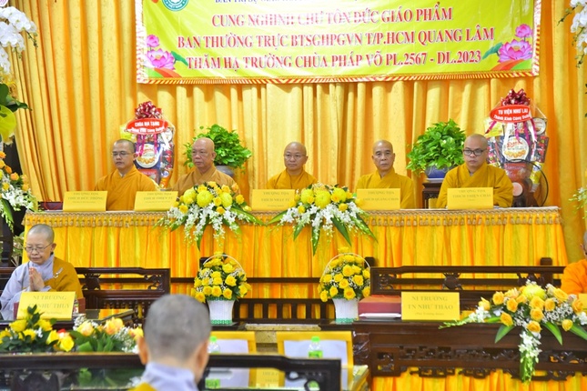 Đoàn Ban Thường trực Ban Trị sự TP thăm, cúng dường trường hạ chùa Pháp Võ, H.Nhà Bè