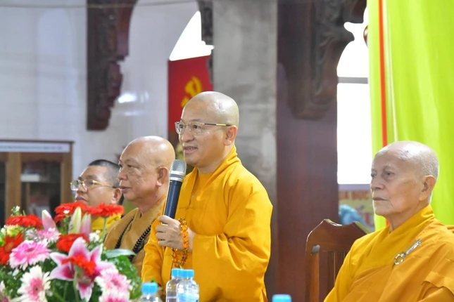 Thượng tọa Thích Nhật Từ sách tấn đến hành giả an cư tại chùa Đức Phú