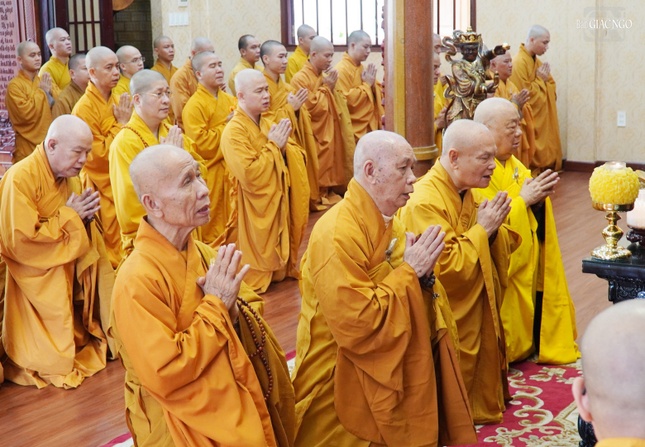 Đại đức Thích Thiện Châu, Phó Thường trực Ban Trị sự GHPGVN Q.3 cho biết năm nay Phật giáo quận có 8 trường hạ tập trung, 9 điểm an cư tại chỗ với 536 Tăng Ni, riêng chư Tăng 445 vị