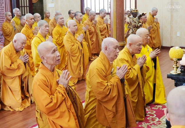 Đại đức Thích Thiện Châu, Phó Thường trực Ban Trị sự GHPGVN Q.3 cho biết năm nay Phật giáo quận có 8 trường hạ tập trung, 9 điểm an cư tại chỗ với 536 Tăng Ni, riêng chư Tăng 445 vị