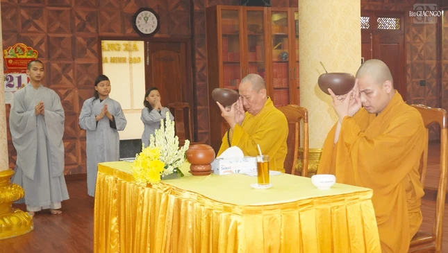 Nghi thức cúng quá đường là nét đẹp trong thiền môn của Phật giáo Bắc tông