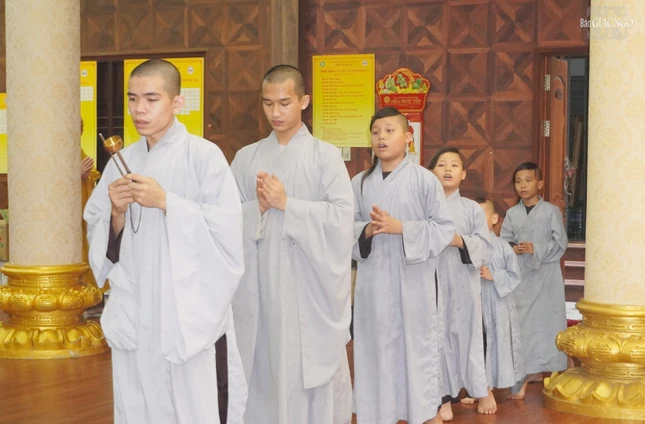 Các chú Sa-di trong thời kinh hành