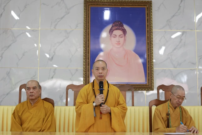 Thượng tọa Thích Quang Thạnh phát biểu sách tấn đến hành giả trường hạ chùa Pháp Thành, H.Củ Chi