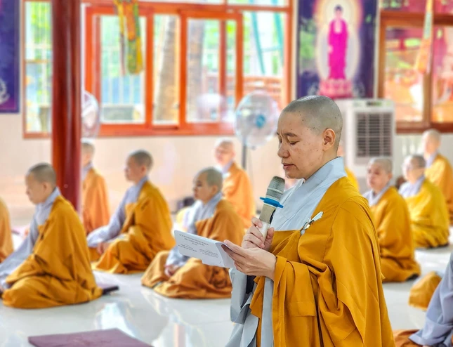 Sư cô Thích nữ Nguyên Chủng, Hóa chủ trường hạ báo cáo