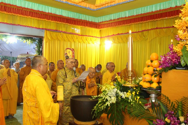 Chư tôn giáo phẩm niêm hương