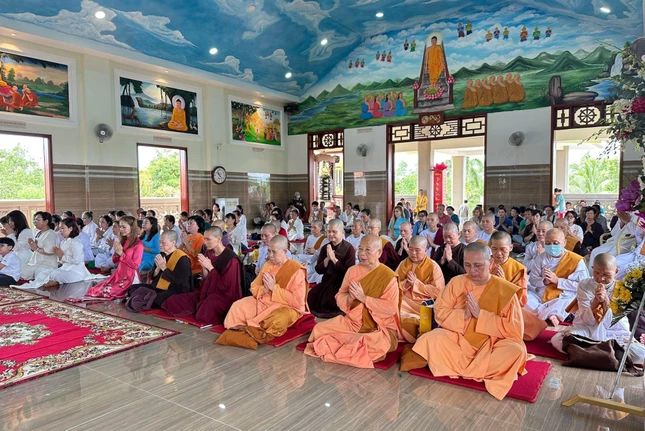 Tu nữ và Phật tử tưởng niệm 5 năm ngày Thượng tọa Thích Thiện Minh viên tịch Tu nữ và Phật tử tưởng niệm 5 năm ngày Thượng tọa Thích Thiện Minh viên tịch