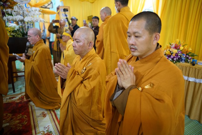 Môn đồ đệ tử thành kính tri ân