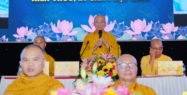 Hòa thượng Thích Huệ Trí sách tấn đến Tăng Ni