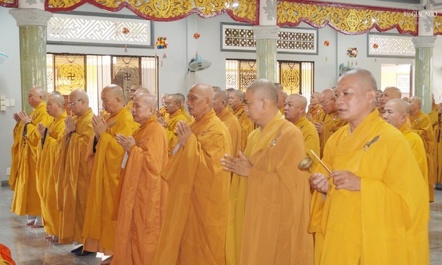 Trang nghiêm khóa lễ Bố-tát