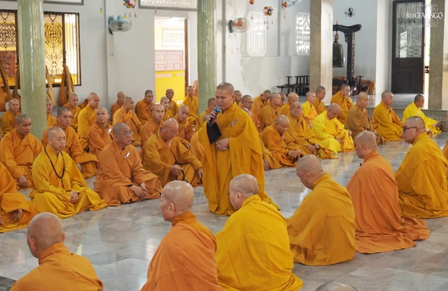 Đại đức Thích Đồng Bửu báo cáo kiểm Tăng Đại đức Thích Đồng Bửu báo cáo kiểm Tăng