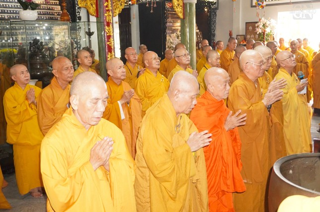 Chư tôn đức trang nghiêm khóa lễ tưởng niệm Đạo lão Hòa thượng Thích Thiện Hào, Thành viên Hội đồng Chứng minh GHPGVN, nguyên Phó Chủ tịch Thường trực Hội đồng Trị sự GHPGVN, nguyên Trưởng ban Trị sự Thành hội Phật giáo TP.HCM