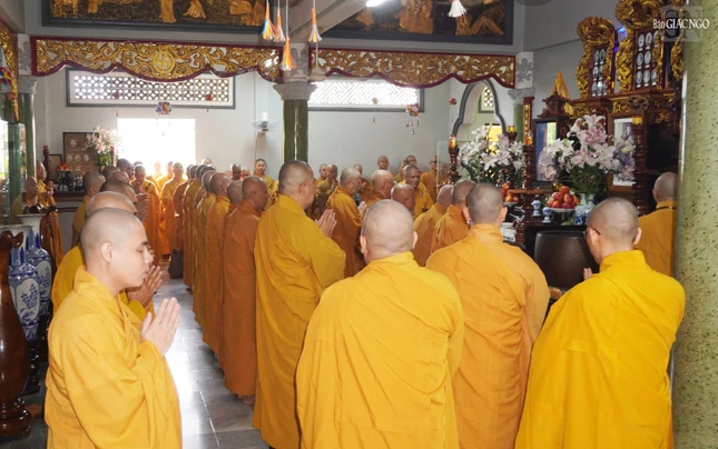 Trang nghiêm lễ tưởng niệm Đại lão Hòa thượng Thích Thiện Hào tại Tổ đường chùa Huỳnh Kim Trang nghiêm lễ tưởng niệm Đại lão Hòa thượng Thích Thiện Hào tại Tổ đường chùa Huỳnh Kim