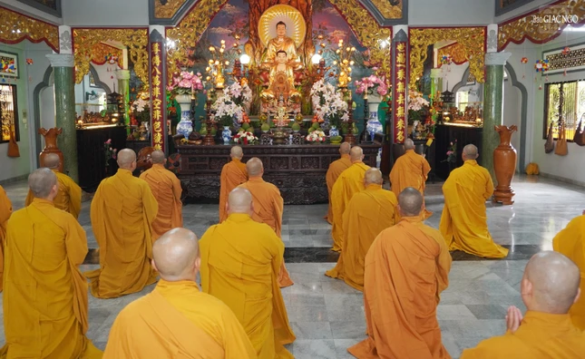 Trong mùa an cư, chư Tăng Phật giáo quận sẽ về chùa Huỳnh Kim sinh hoạt Phật sự và Bố-tát ngày mùng 2 và 16 Âm lịch hàng tháng Trong mùa an cư, chư Tăng Phật giáo quận sẽ về chùa Huỳnh Kim sinh hoạt Phật sự và Bố-tát ngày mùng 2 và 16 Âm lịch hàng tháng