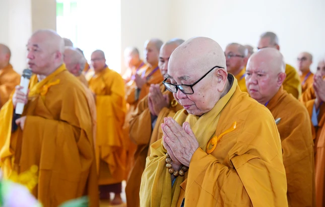 Hòa thượng Thích Như Tín, cùng chư Tăng Q.10 trong kỳ Bố-tát an cư