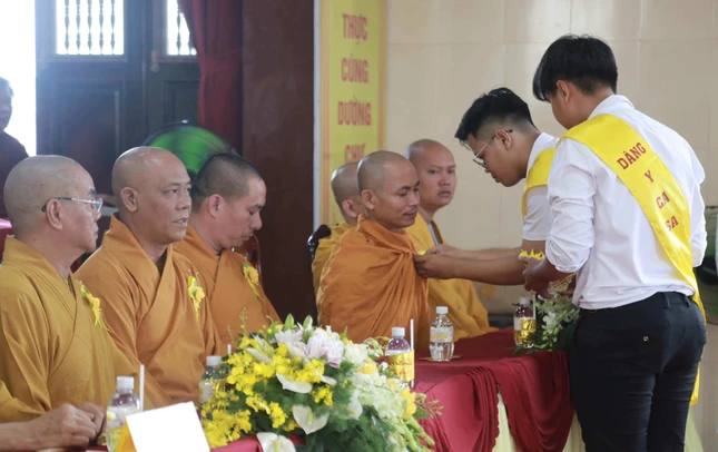 Lễ cài hoa hồng