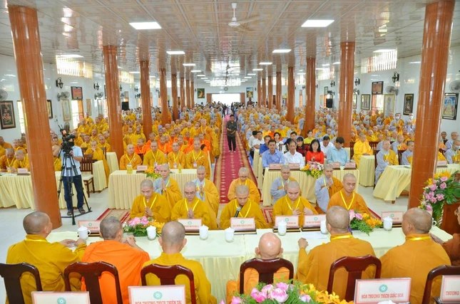 Tăng sinh Thích Minh Tịnh thay lời cho toàn thể hành giả an cư dâng lời tác bạch tri ân