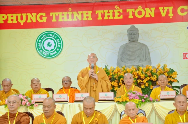 Thượng tọa Thích Bình Tâm đại diện Ban Thường trực Ban Trị sự GHPGVN TP.Cần Thơ phát biểu