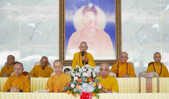 Hòa thượng Thích Thiện Đức ban đạo từ chứng minh