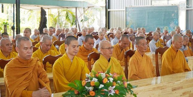 Chư Tăng Ni tham dự lễ bế giảng khóa an cư