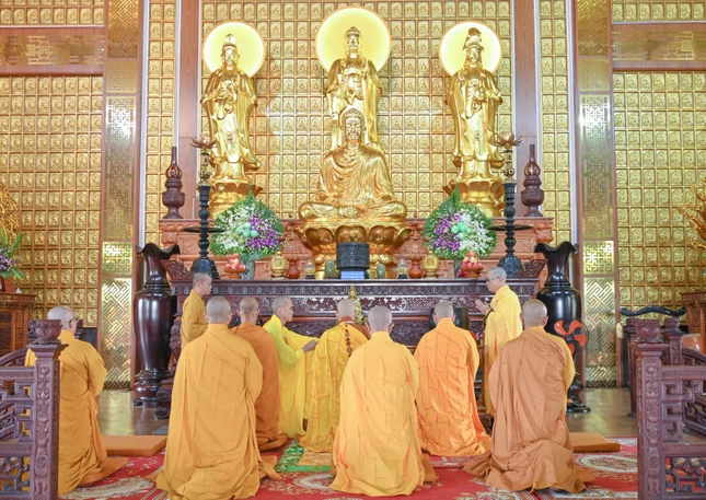 Khóa lễ Tự tứ diễn ra tại chùa Pháp Hoa