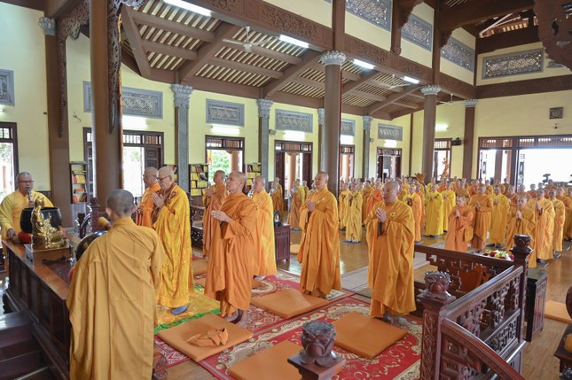 Trang nghiêm khóa lễ