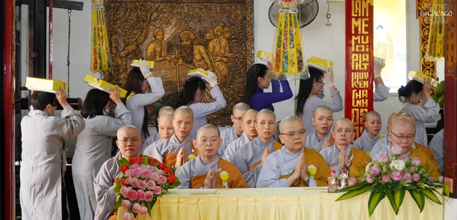 Phật tử nhiễu y