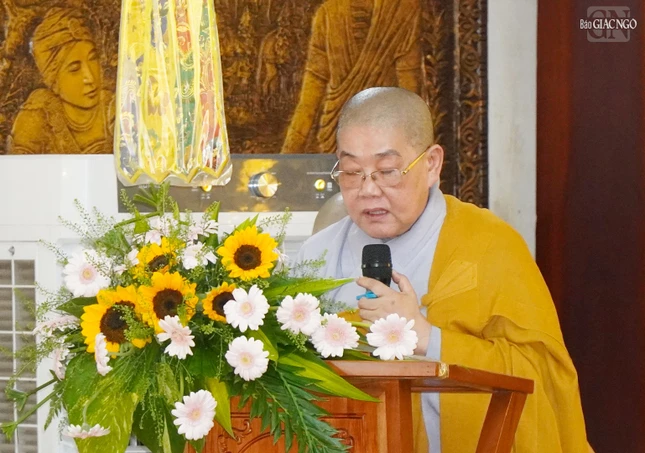 Ni trưởng Thích nữ Viên Nhã phát biểu khai mạc lễ Vu lan - Báo hiếu