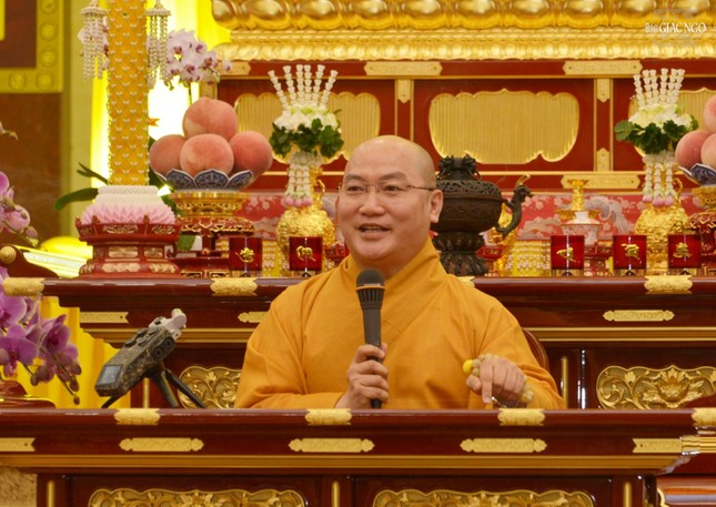 Thượng tọa Thích Phước Tiến có thời pháp thoại ngắn đến đạo tràng tối 25-8-2023