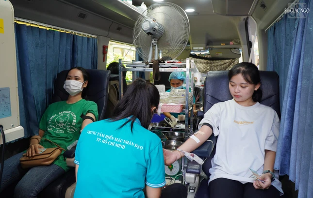 Nhiều bạn trẻ về chùa Vĩnh Nghiêm hiến máu nhân đạo sáng 27-8-2023