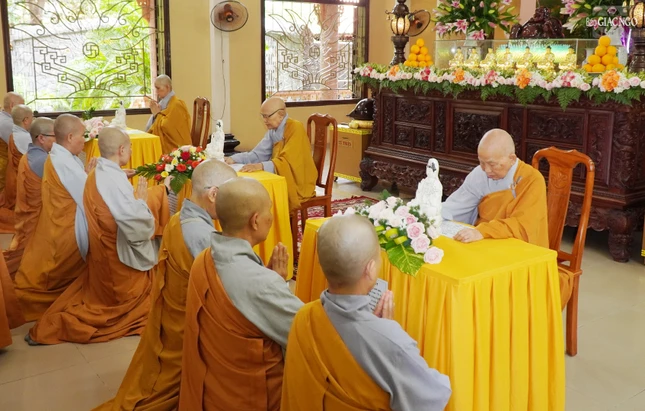 Hành giả đối thú Tự tứ