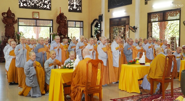 Hành giả đối thú Tự tứ