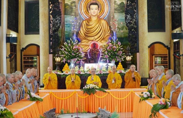 Chư tôn đức chứng minh buổi lễ