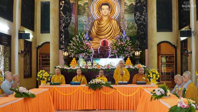 Thượng tọa Thích Thiện Quý ban đạo từ sách tấn