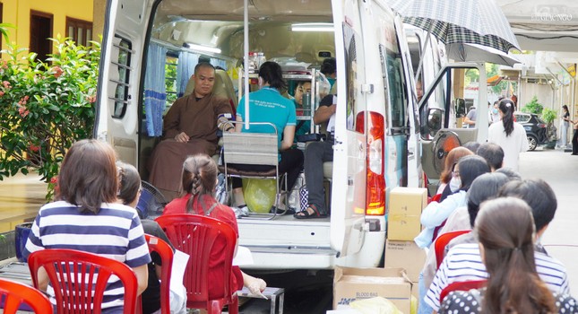 Có trên 150 chư Tăng và Phật tử hiến máu tại chùa Vĩnh Nghiêm sáng 12-7-Quý Mão