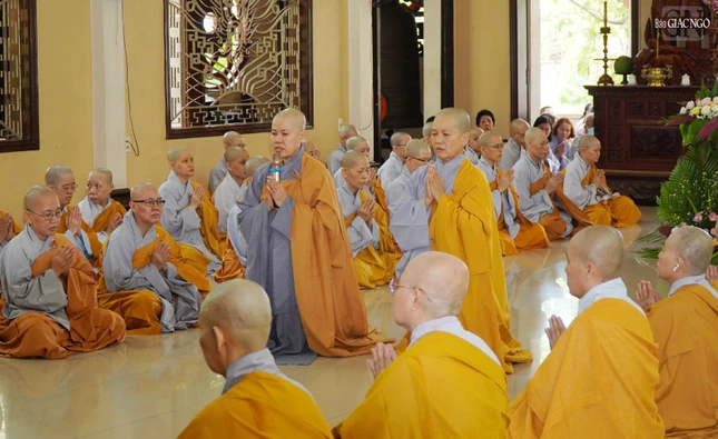 Ni sư Thích nữ Diệu Minh tác bạch